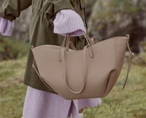 shopping-with-nobara-full-illuxxxtrandy/